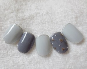 シルバースタッズ秋ネイル