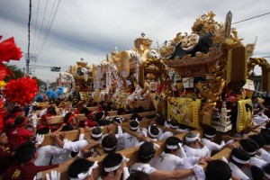 中目黒の小さな神輿の祭りより播州の盛大な祭り