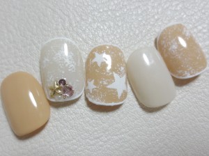 マスタードカラーネイル